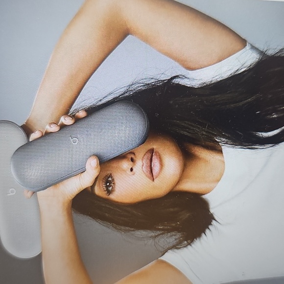 NIB Beats Pill x Kim Kardashian Wireless Bluetooth Speaker Portable Charger USBC - Picture 7 of 10